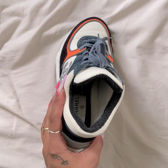 Chanel CC Logo Runner Sneaker - Picture 2 of 4